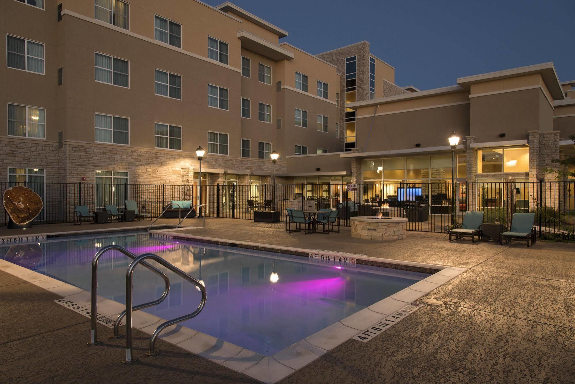 Residence Inn By Marriott Austin - University Area מראה חיצוני תמונה